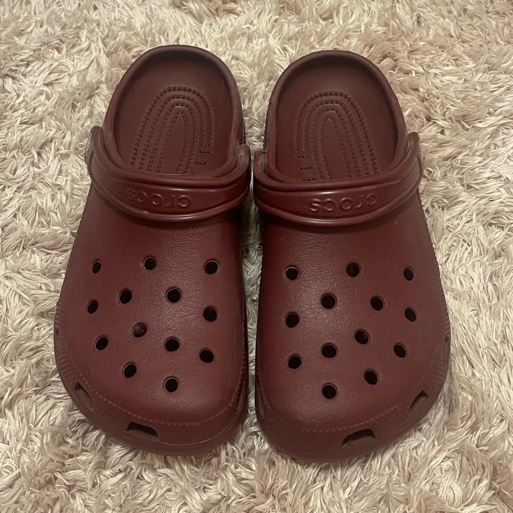 maroon crocs